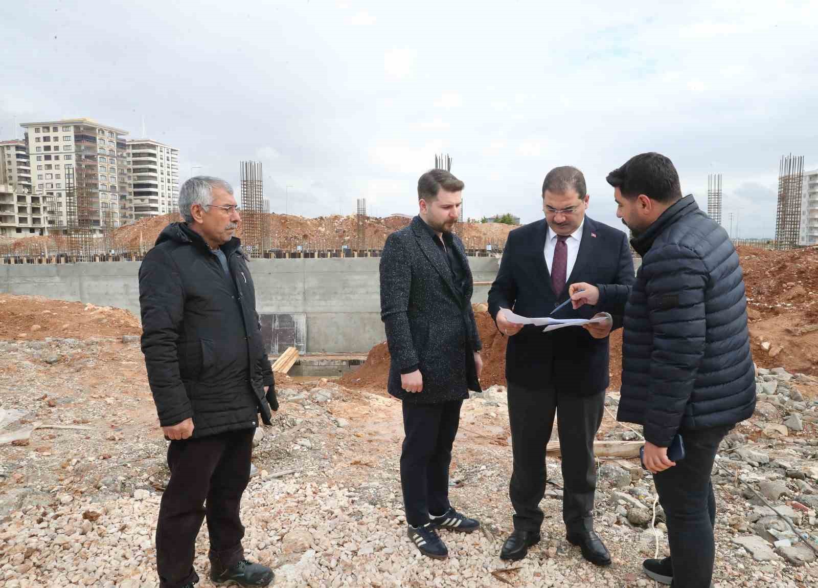 Haliliye’de yarı olimpik yüzme havuzunda yapım çalışmaları sürüyor
