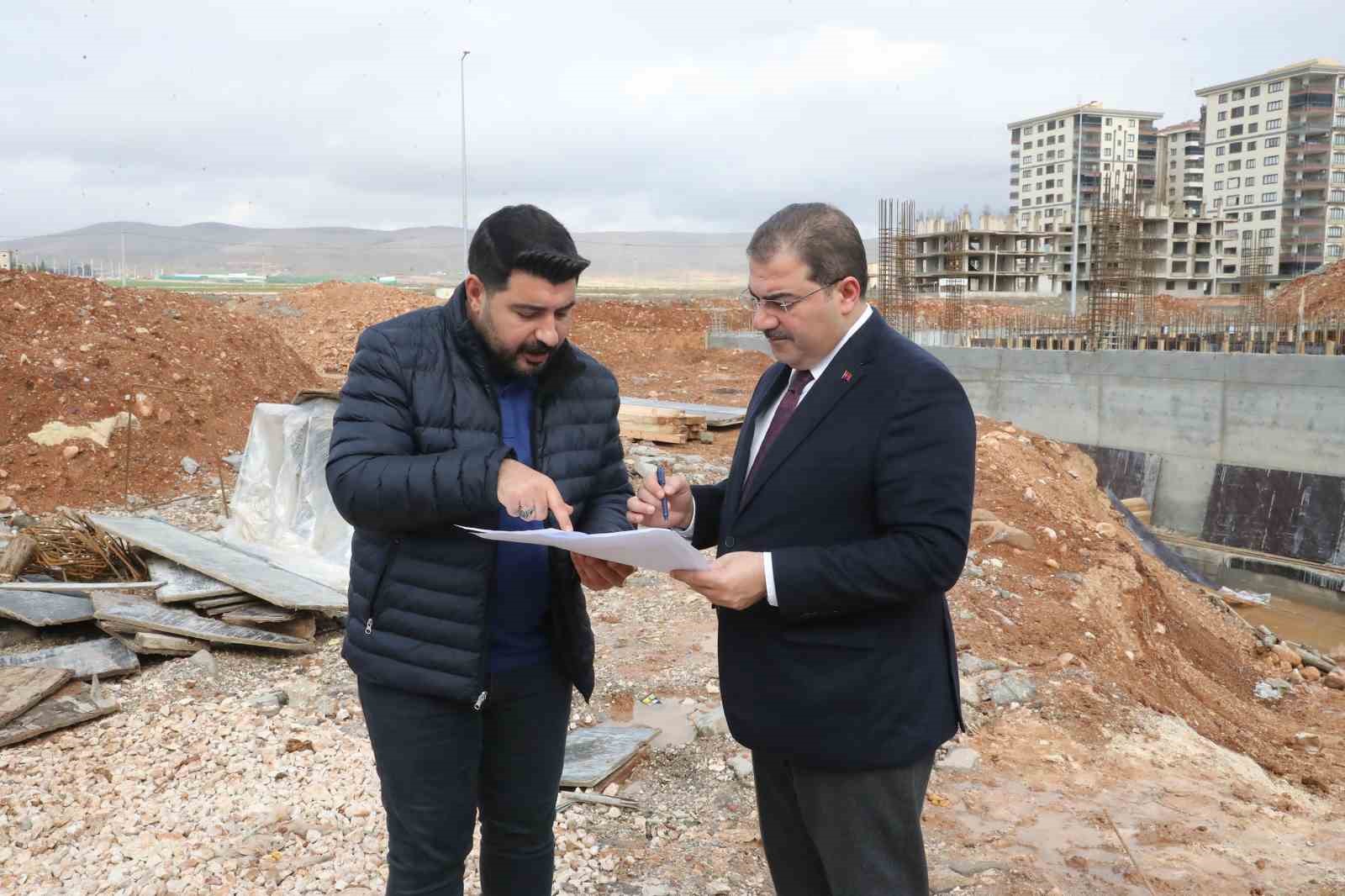 Haliliye’de yarı olimpik yüzme havuzunda yapım çalışmaları sürüyor
