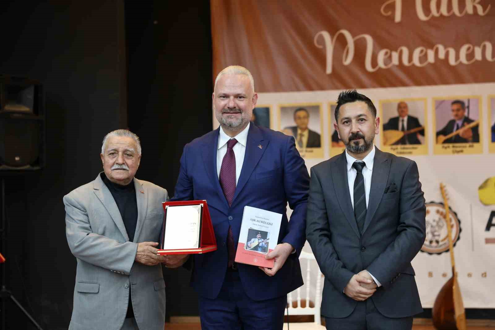 Halk aşıklarından Menemen’de kültür ziyafeti
Halk aşıklarından Menemen’de kültür ziyafeti