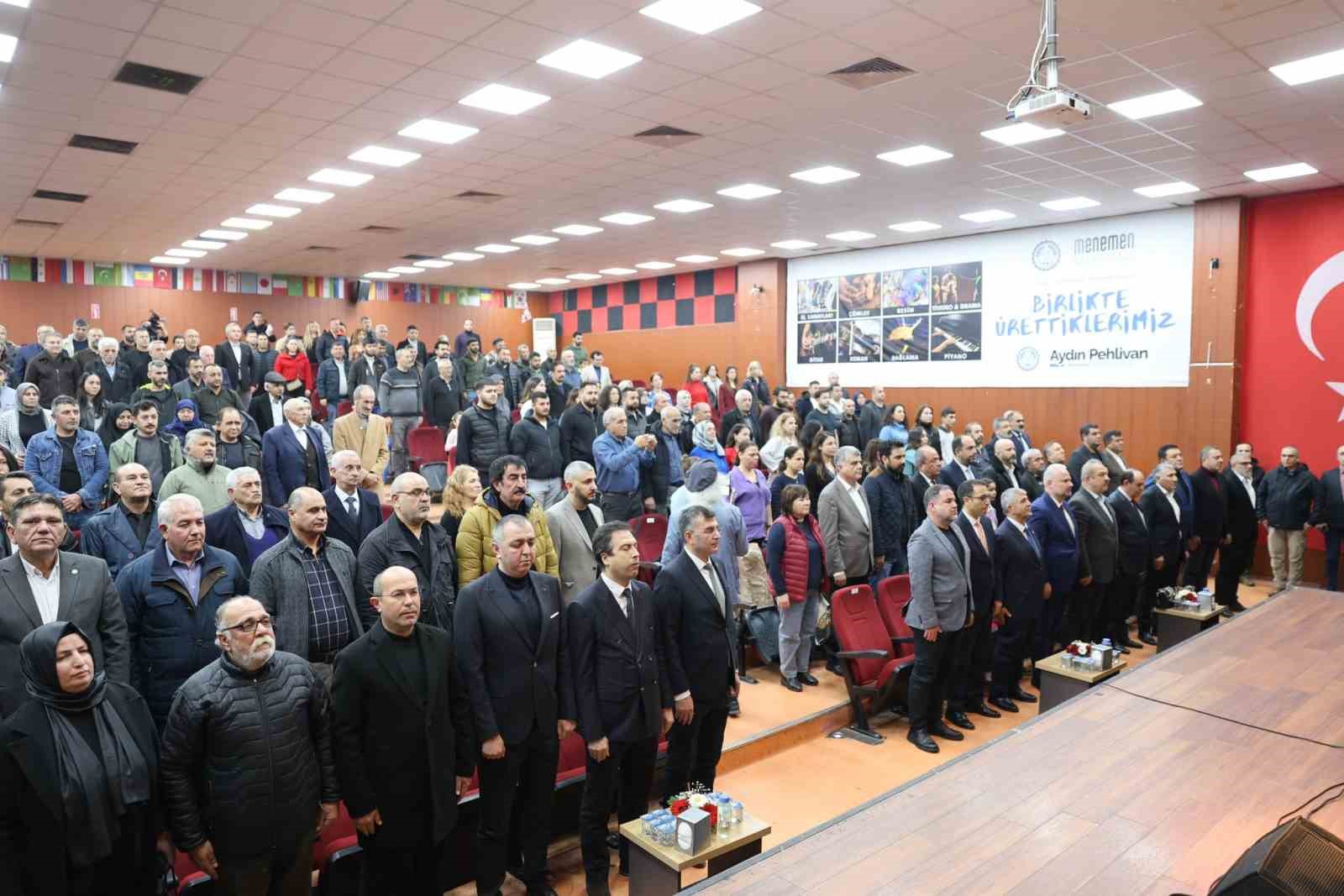 Halk aşıklarından Menemen’de kültür ziyafeti
Halk aşıklarından Menemen’de kültür ziyafeti