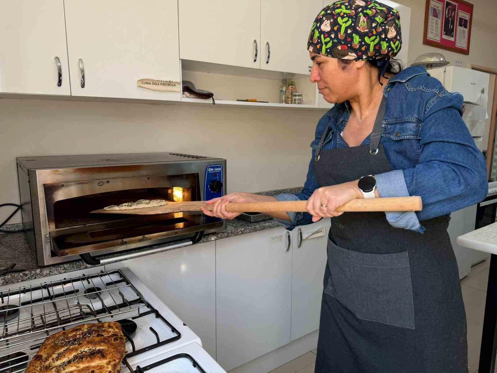 Halk Eğitim kursiyerleri pişirdi, ihtiyaç sahiplerinin sofraları bereketlendi
Halk Eğitim kursiyerleri pişirdi, ihtiyaç sahiplerinin sofraları bereketlendi