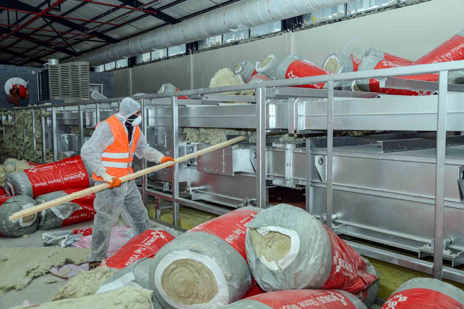 Halk ekmek fabrikasında fırınların montajı yapılıyor
