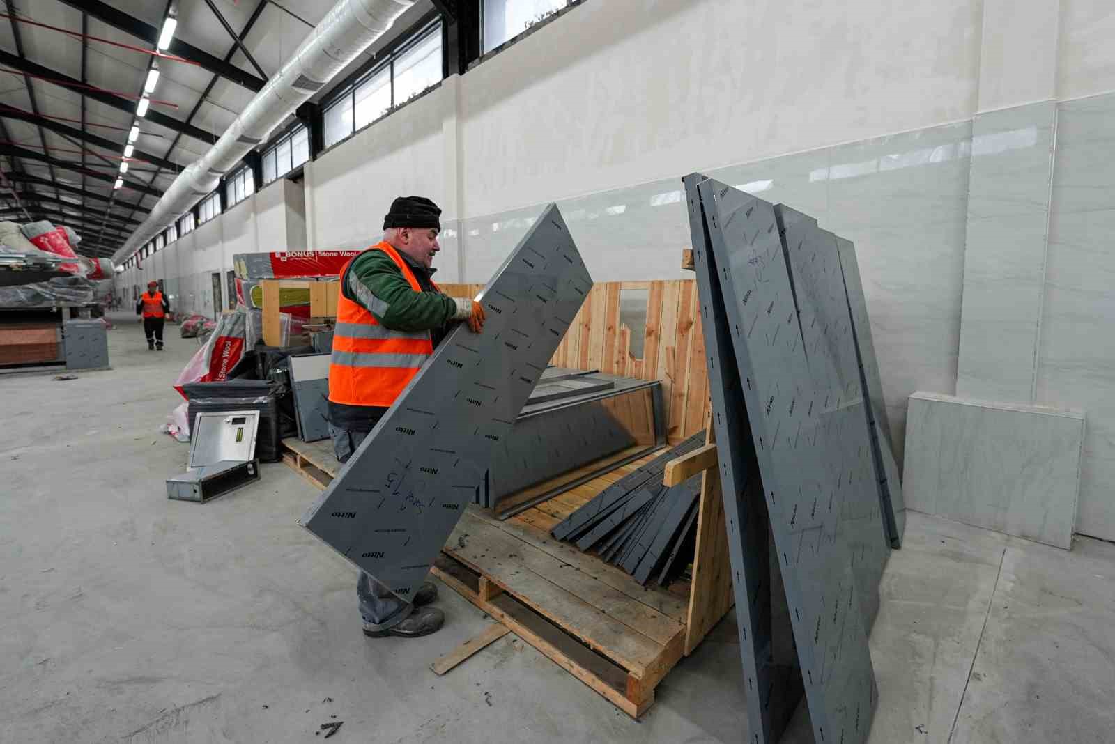 Halk ekmek fabrikasında fırınların montajı yapılıyor
