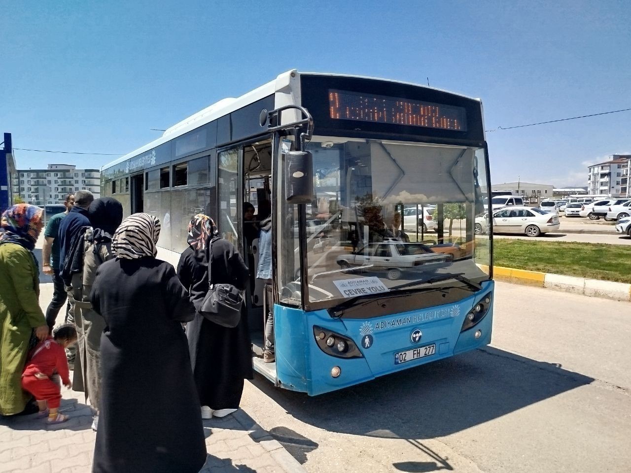 Halk otobüsü şoförü fenalaşan yolcu için direksiyonu hastaneye çevirdi
