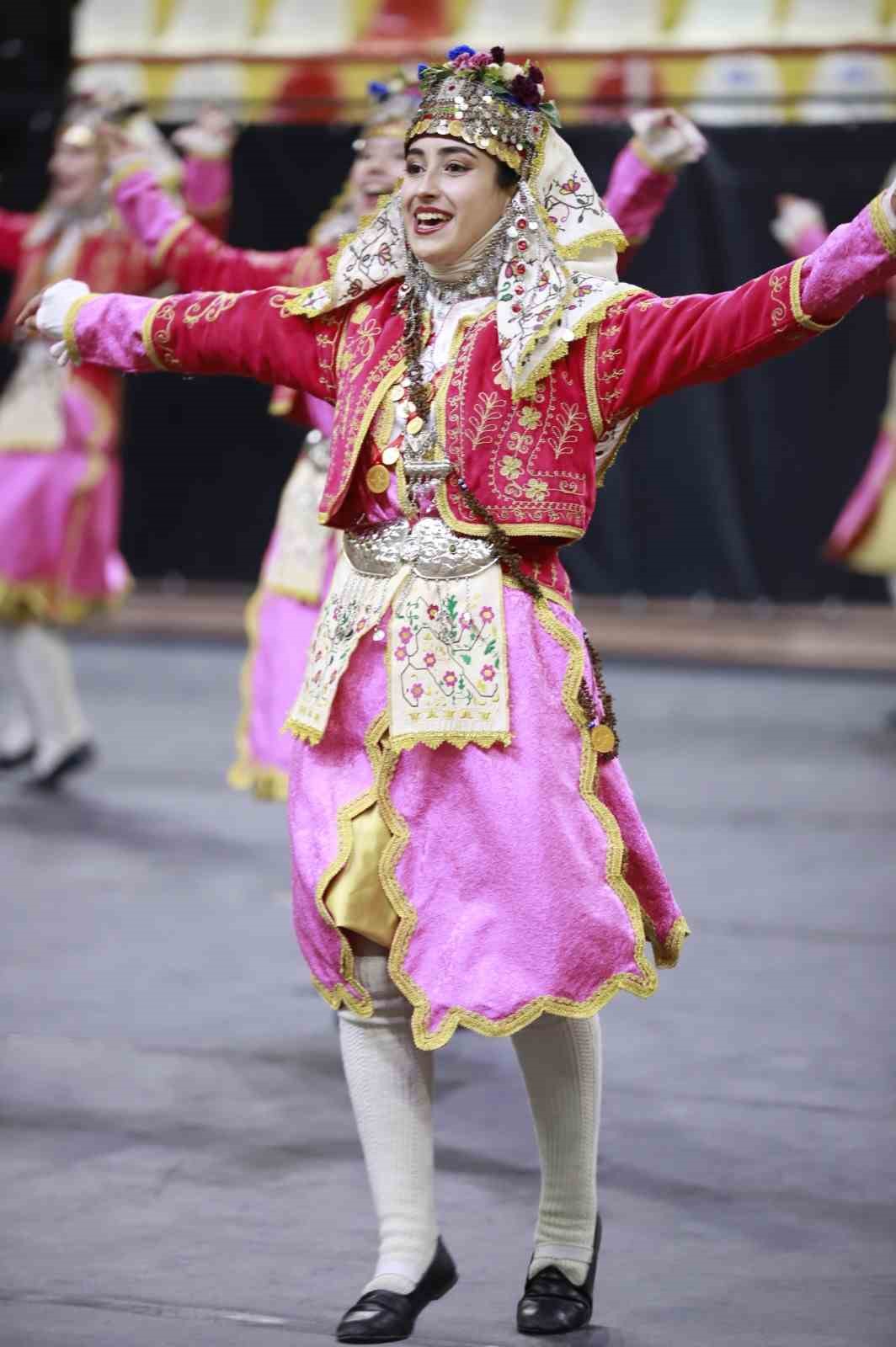 Halk oyunları şöleni için geri sayım başladı
