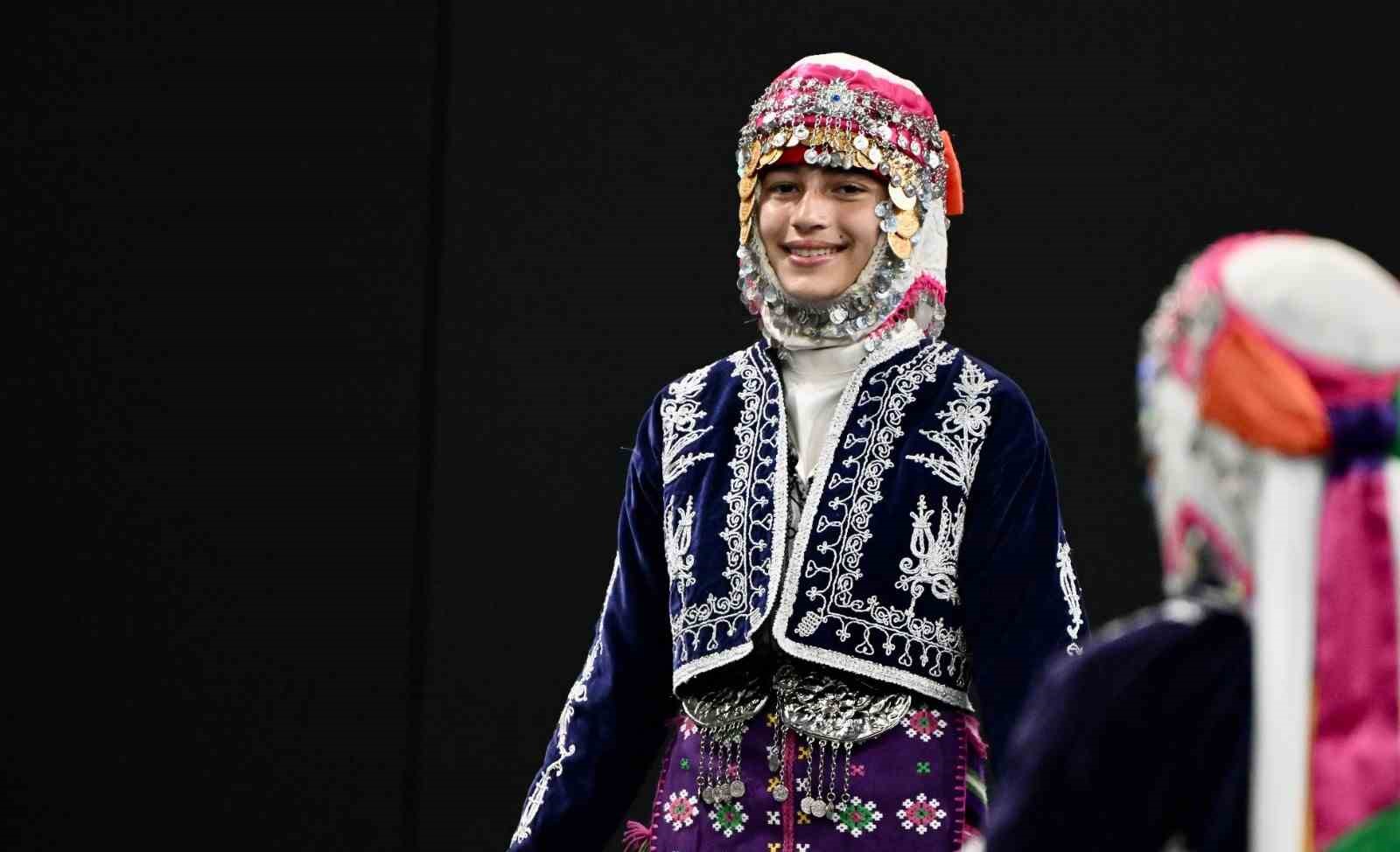 Halk oyunlarında yıldızlar Denizli’de sahne alacak
