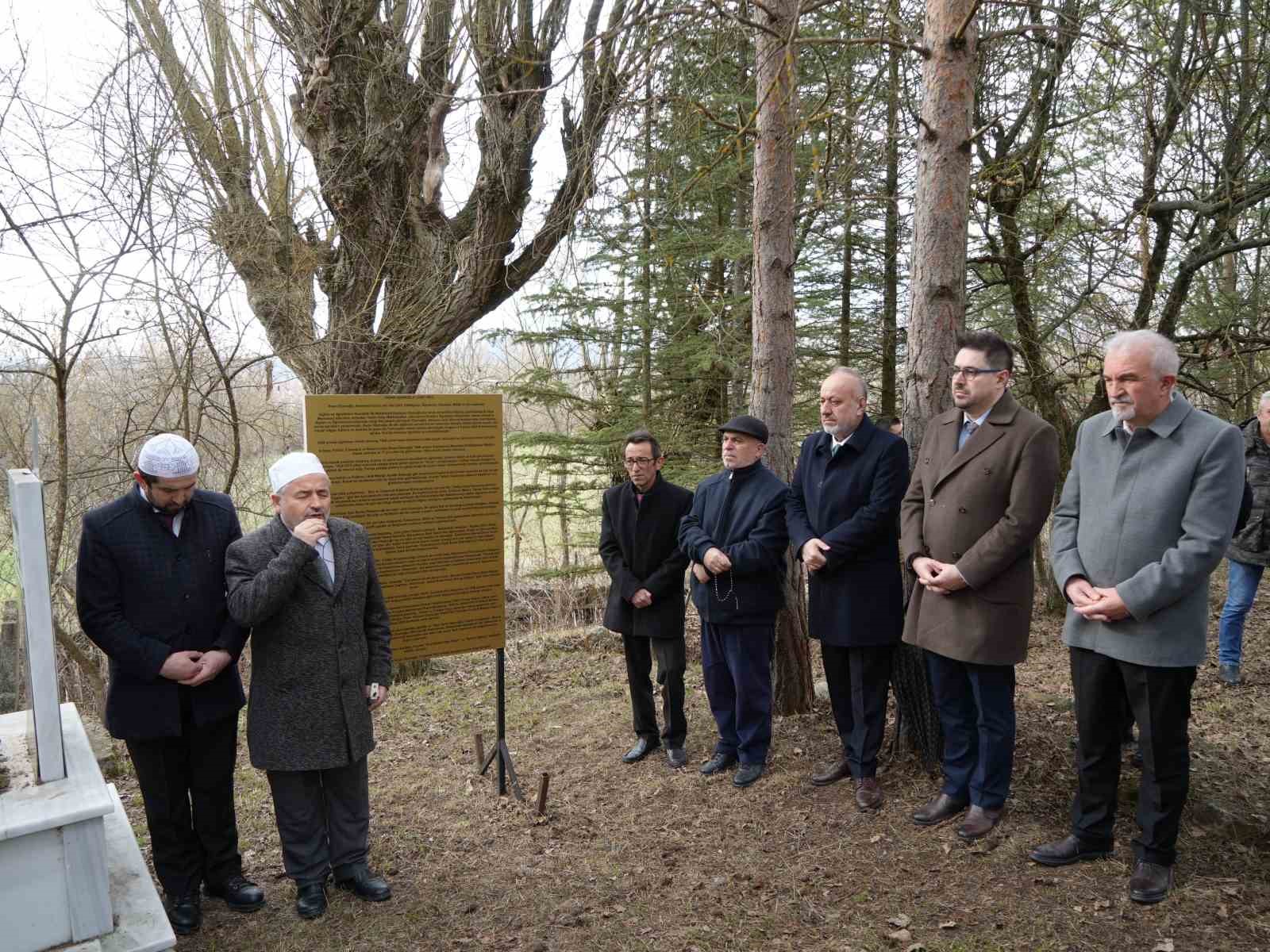 Halk Ozanı İhsan Ozanoğlu vefatının 45. yılında dualarla anıldı
Halk Ozanı İhsan Ozanoğlu vefatının 45. yılında dualarla anıldı