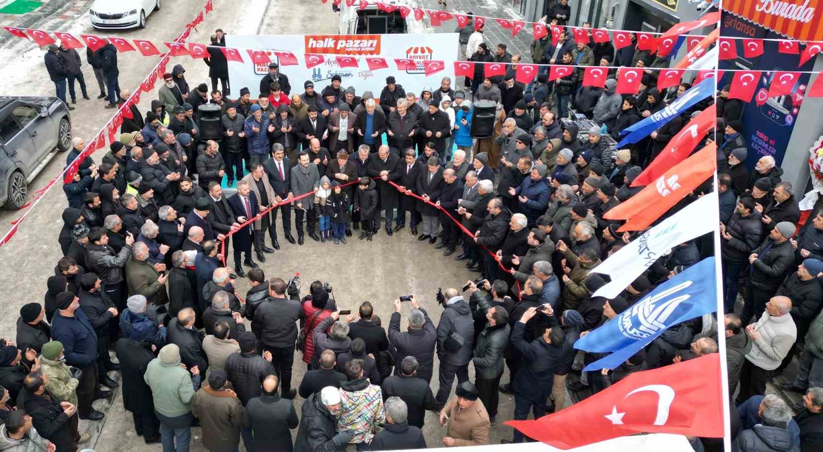 Halk Pazarı’nın 12’nci şubesi Aşkale’de açıldı
Halk Pazarı’nın 12’nci şubesi Aşkale’de açıldı