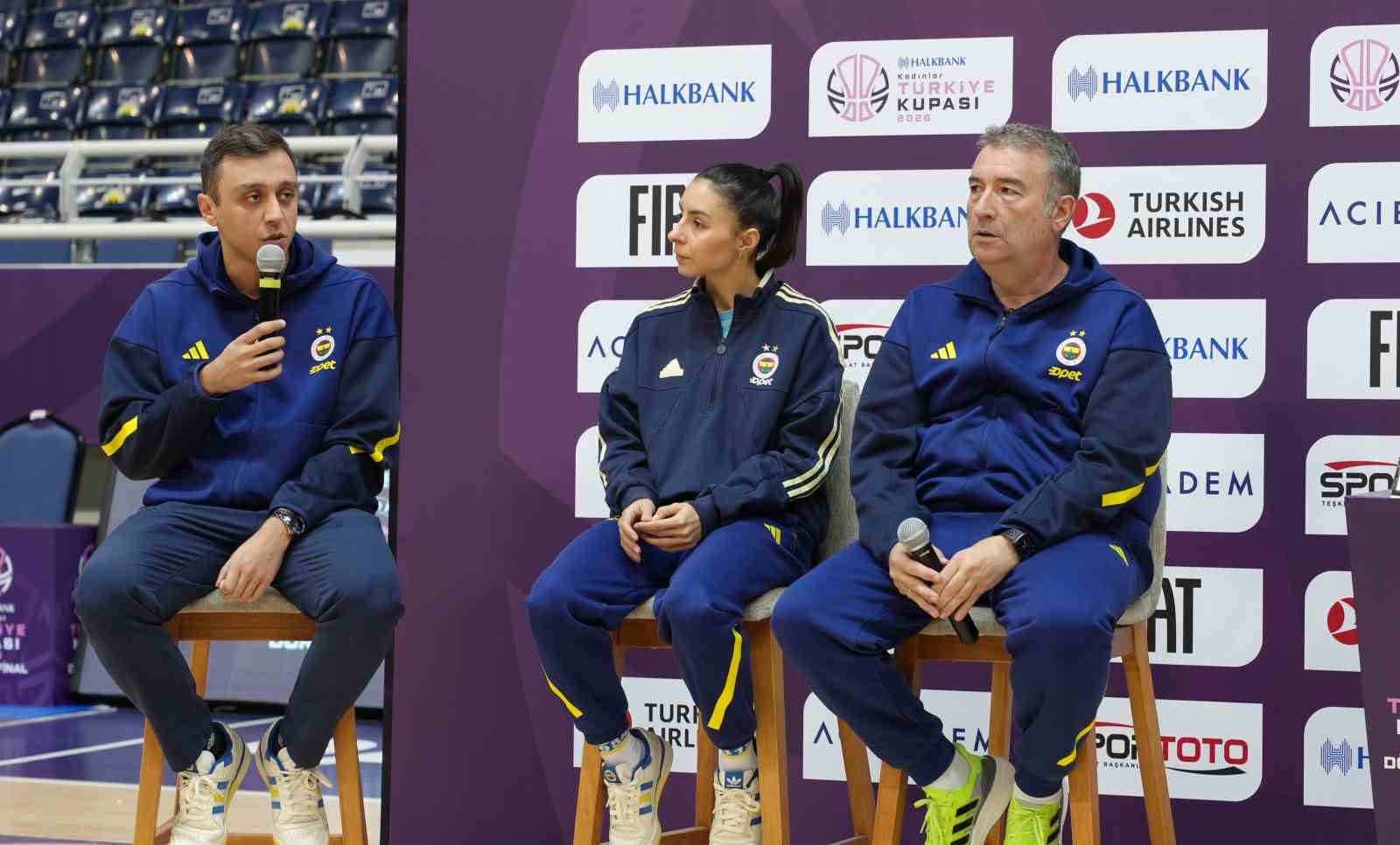 Halkbank Kadınlar Türkiye Kupası final karşılaşması öncesi basın toplantısı düzenlendi
Halkbank Kadınlar Türkiye Kupası final karşılaşması öncesi basın toplantısı düzenlendi