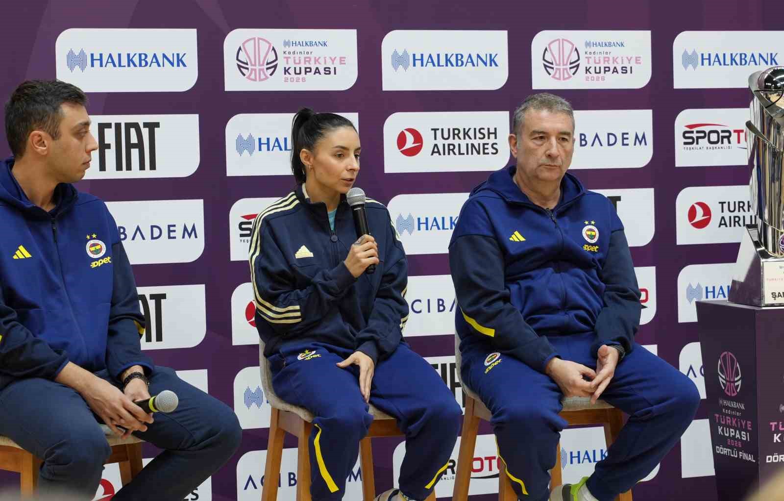 Halkbank Kadınlar Türkiye Kupası final karşılaşması öncesi basın toplantısı düzenlendi
Halkbank Kadınlar Türkiye Kupası final karşılaşması öncesi basın toplantısı düzenlendi