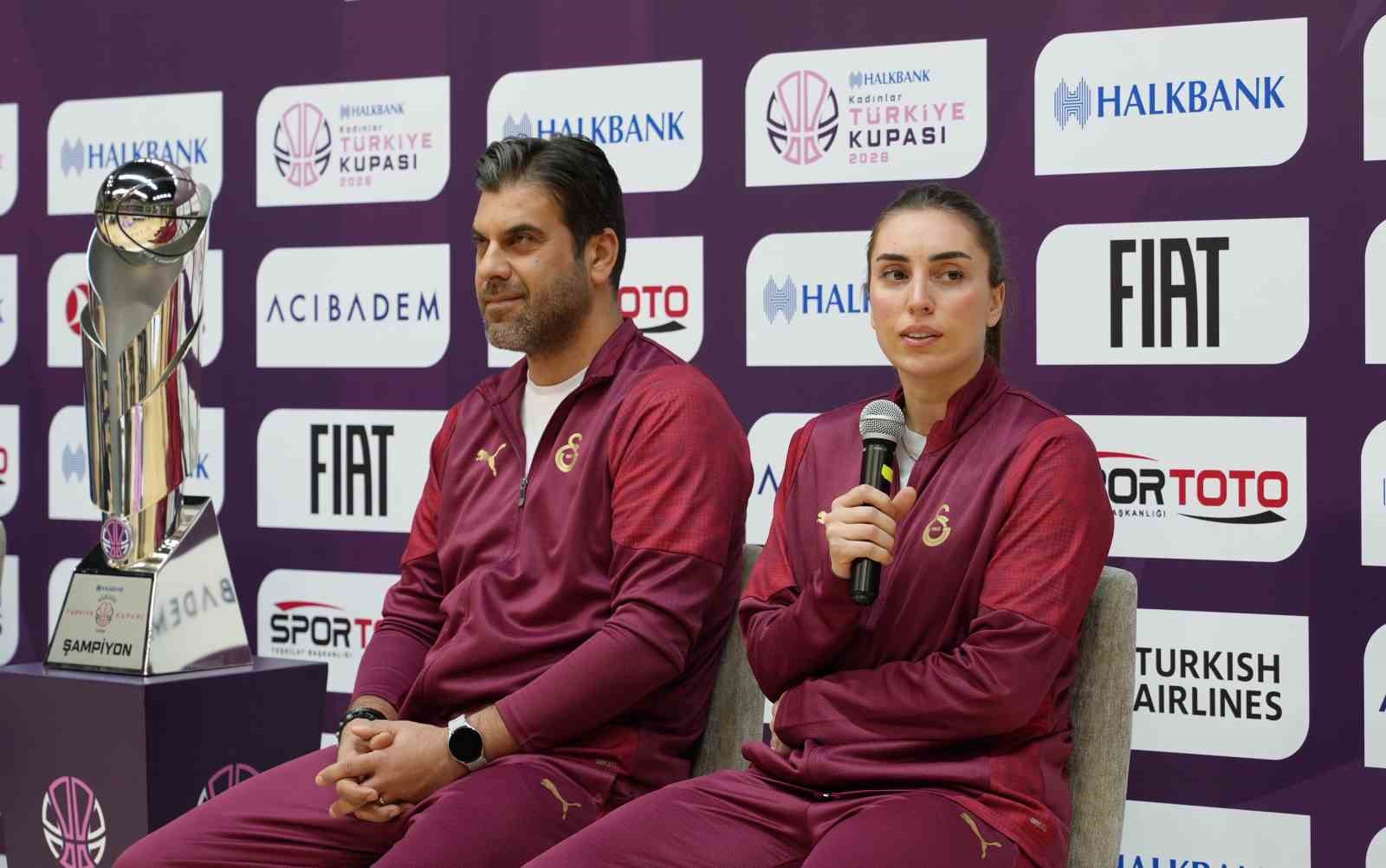 Halkbank Kadınlar Türkiye Kupası final karşılaşması öncesi basın toplantısı düzenlendi
Halkbank Kadınlar Türkiye Kupası final karşılaşması öncesi basın toplantısı düzenlendi