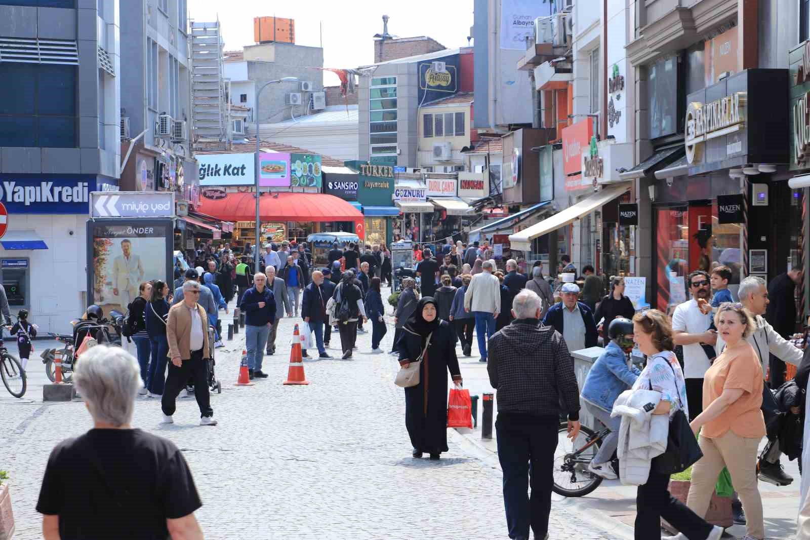 Hamamyolu’nda bahar yoğunluğu: İğne atsan yere düşmüyor
