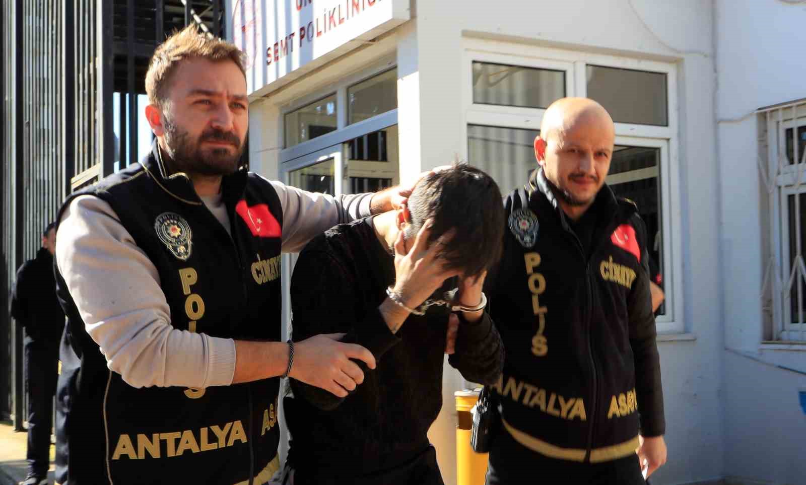 Hamile eşini silahla yaralayan şahıs adliyeye sevk edildi
