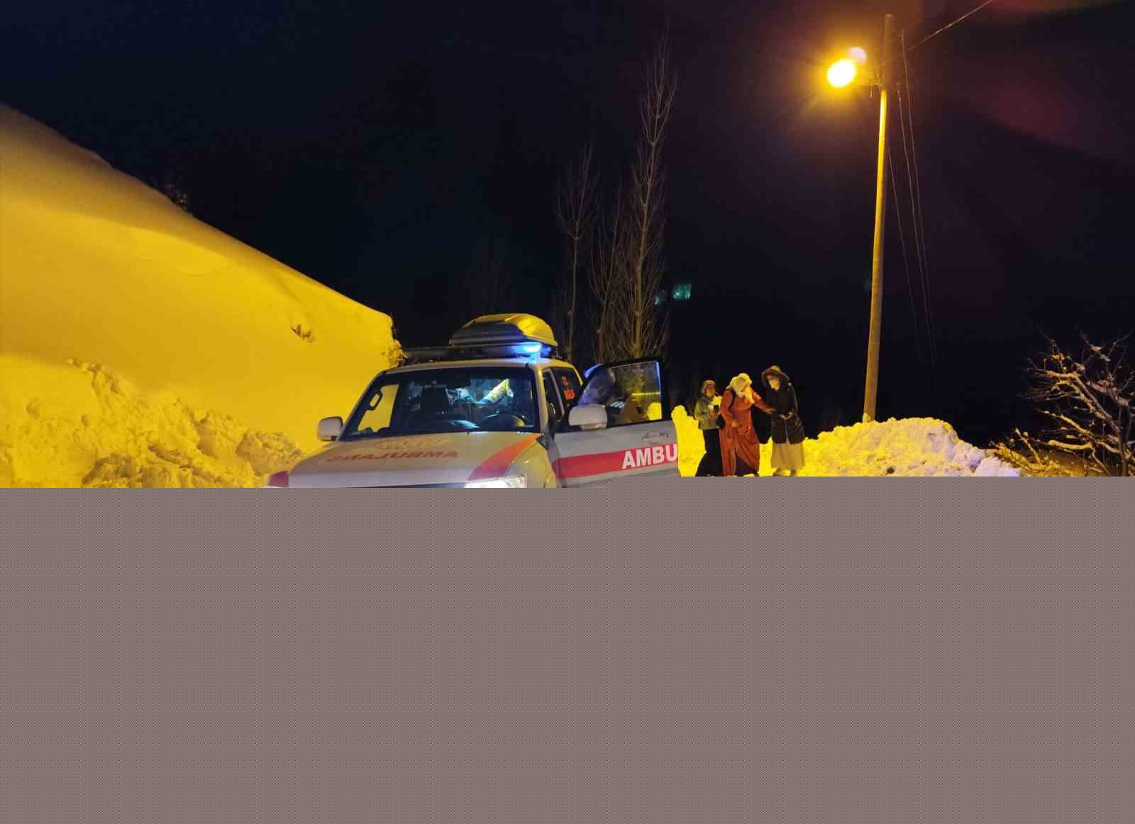 Hamile kadın 5.5 saatlik çalışmayla hastaneye ulaştırıldı
