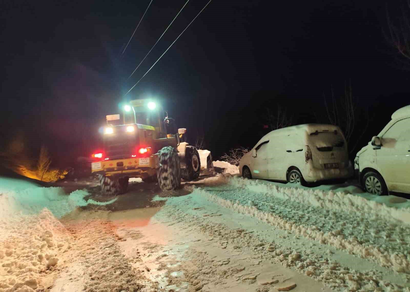 Hamile kadın 5.5 saatlik çalışmayla hastaneye ulaştırıldı
