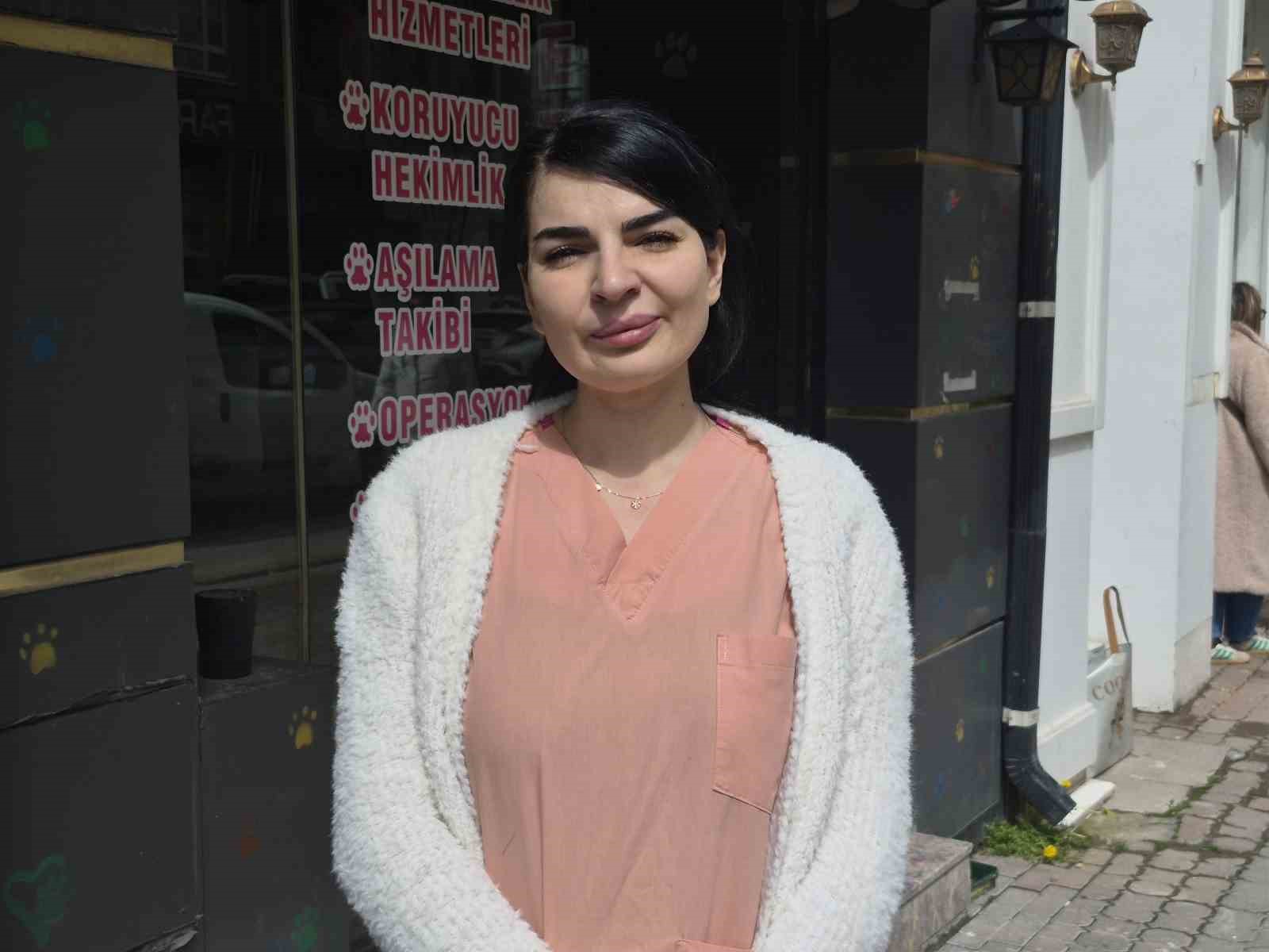 Hamile kedi sığındığı veteriner kliniğinde doğum yaptı
Hamile kedi sığındığı veteriner kliniğinde doğum yaptı