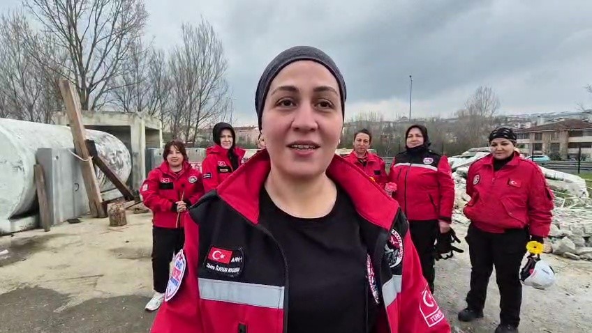 Hamileyken enkazda hayat kurtardı
