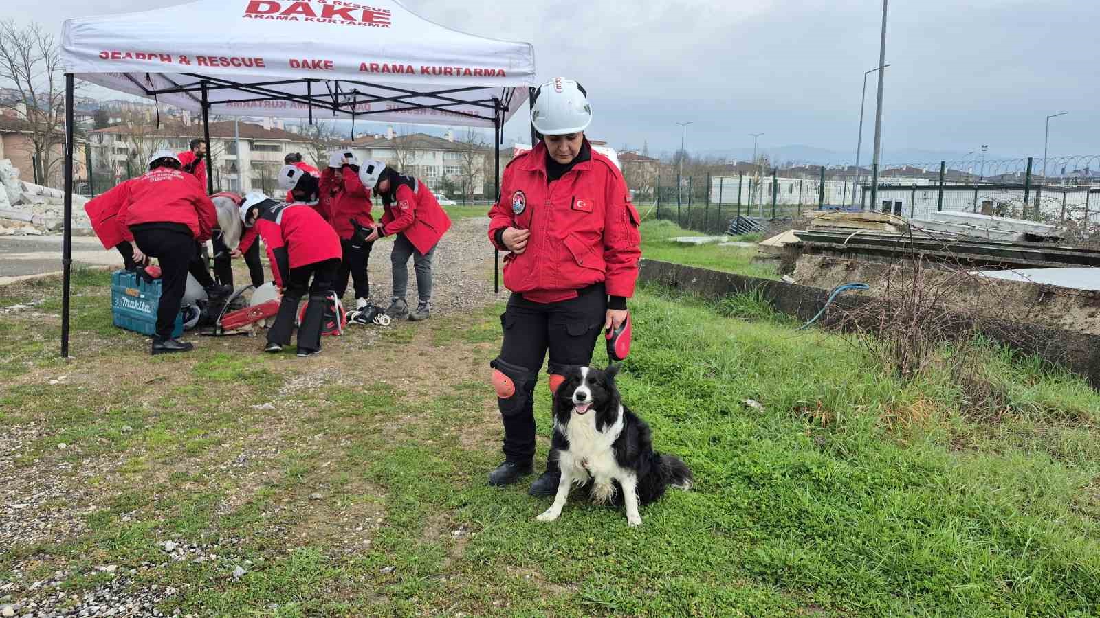 Hamileyken enkazda hayat kurtardı

