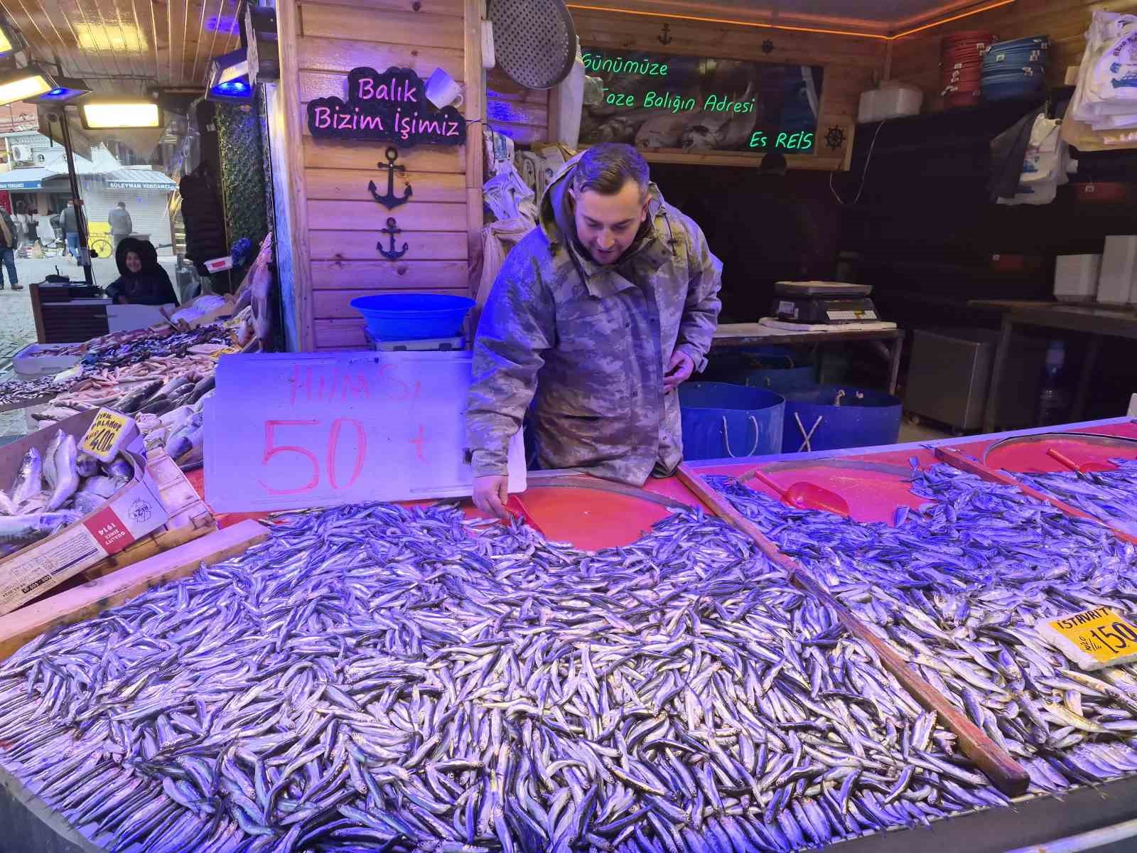 Hamsinin fiyatı 50 TL’ye kadar düştü, balık satışları hızlandı
