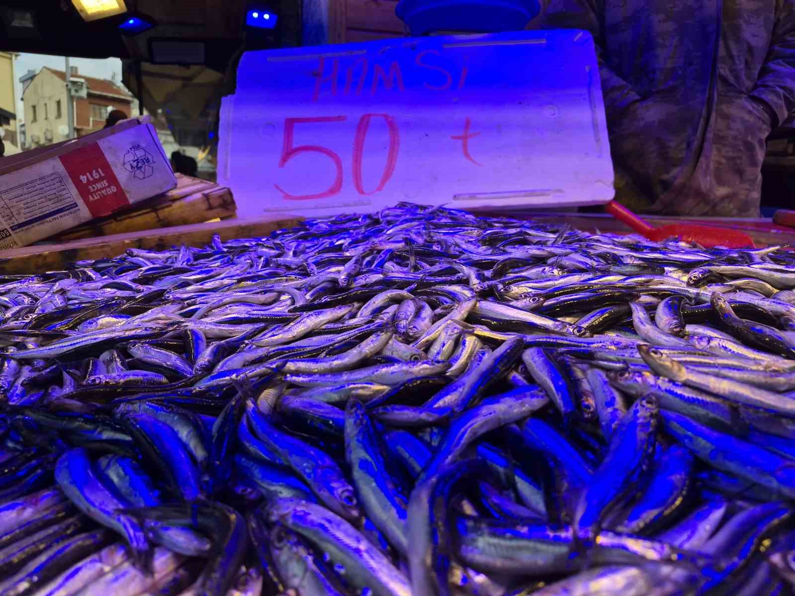 Hamsinin fiyatı 50 TL’ye kadar düştü, balık satışları hızlandı
