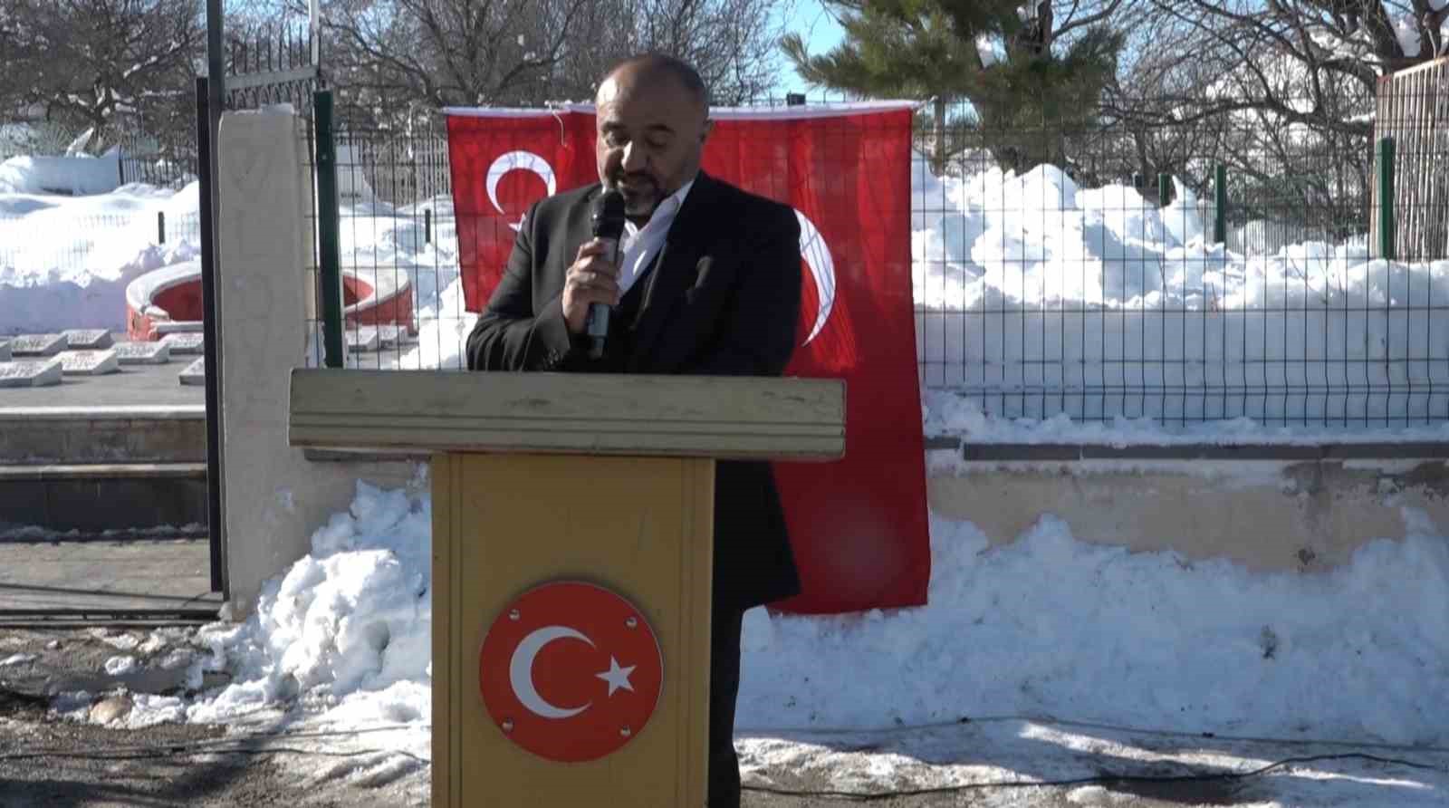 Hamzalı’nın 31 yıllık acısı: 23 şehit dualarla anıldı
Hamzalı’nın 31 yıllık acısı: 23 şehit dualarla anıldı