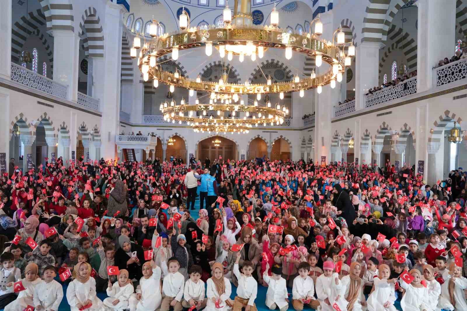 Hanife Hatun Camii çocuklarla şenlendi

