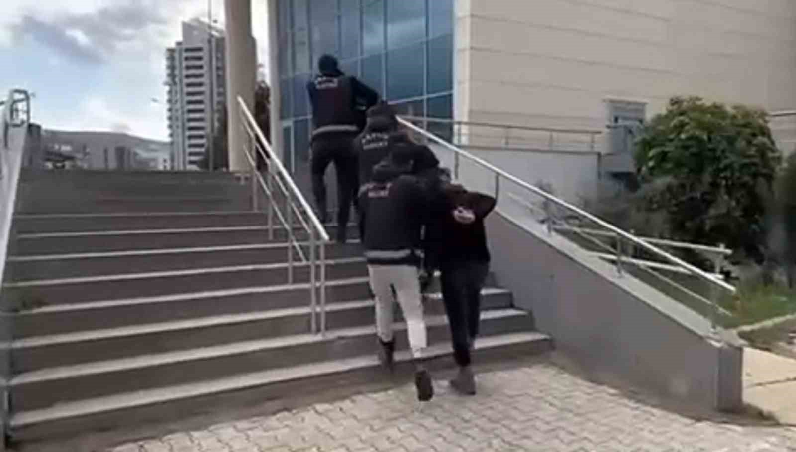 Hapis cezası ile aranan 3 kişi İskenderun’da yakalandı
