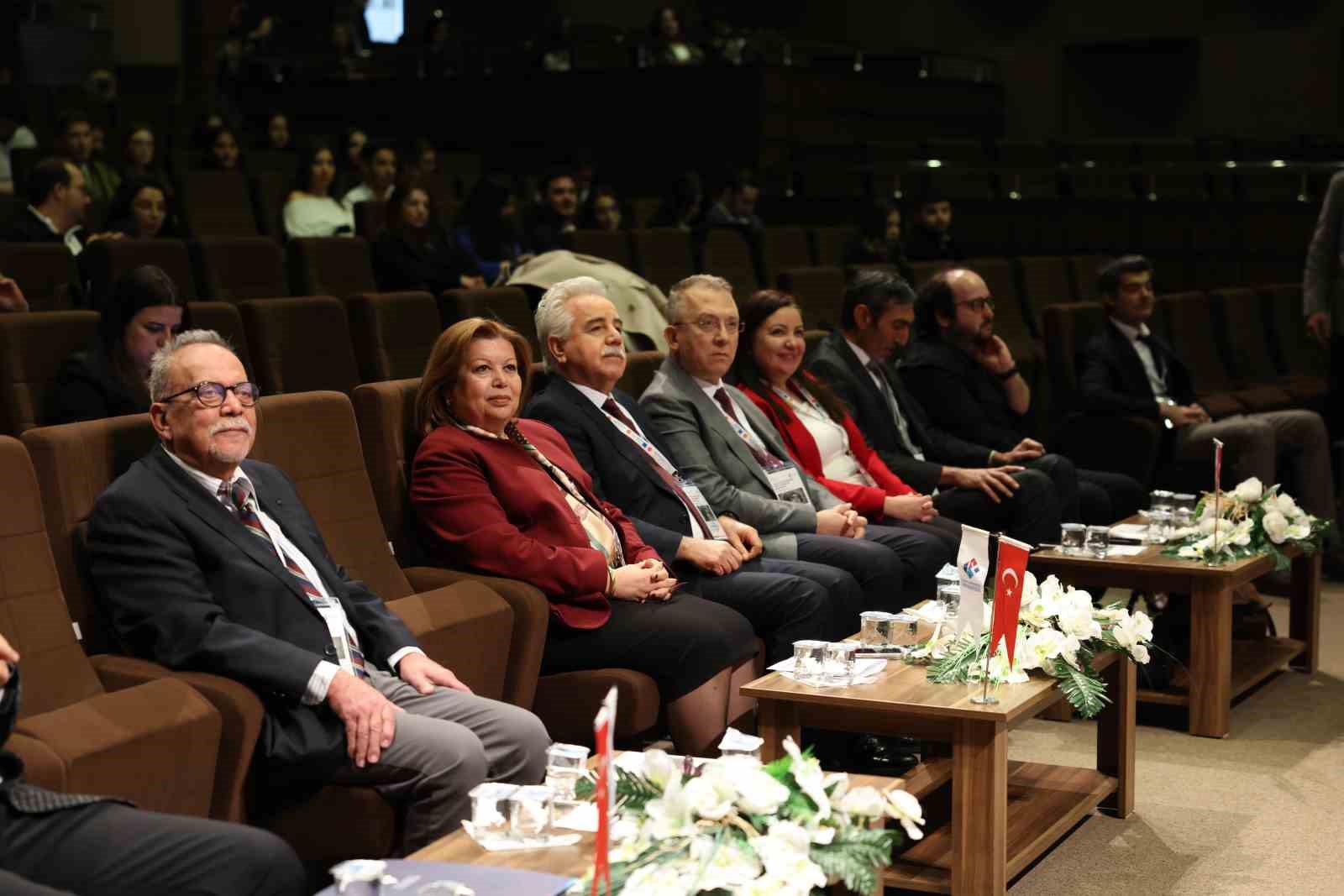 Hasan Kalyoncu Üniversitesi’nde "Yara ve Yanık Tedavisinde Güncel Gelişmeler" sempozyumu gerçekleştirildi
