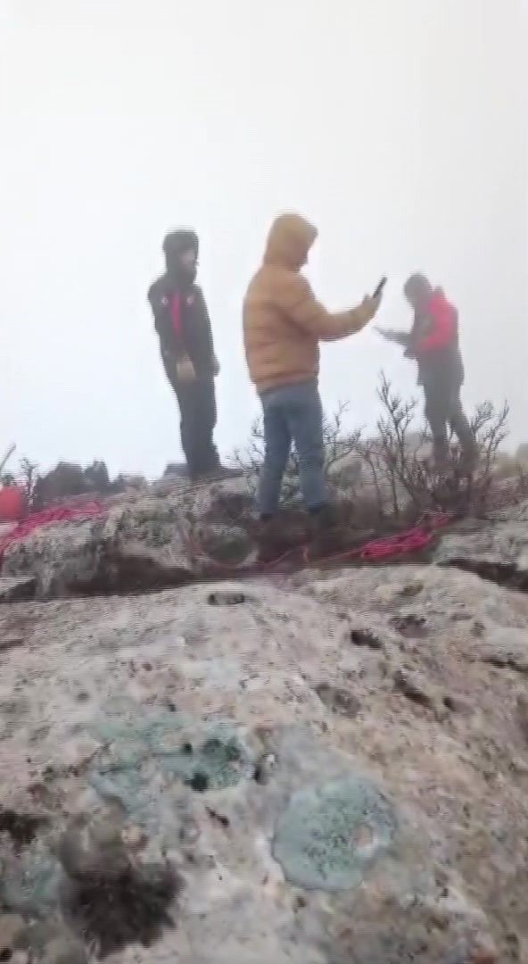 Hasankeyf’te 5 gündür mahsur kalan keçi kurtarıldı
