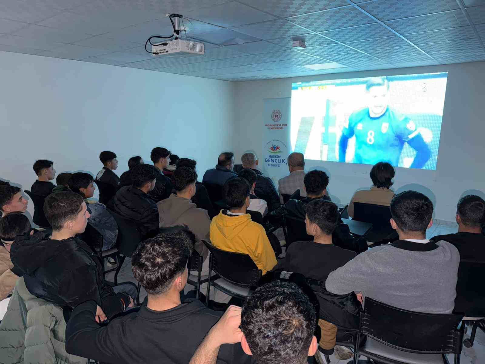Hasköy Gençlik Merkezi’nde milli maç heyecanı
