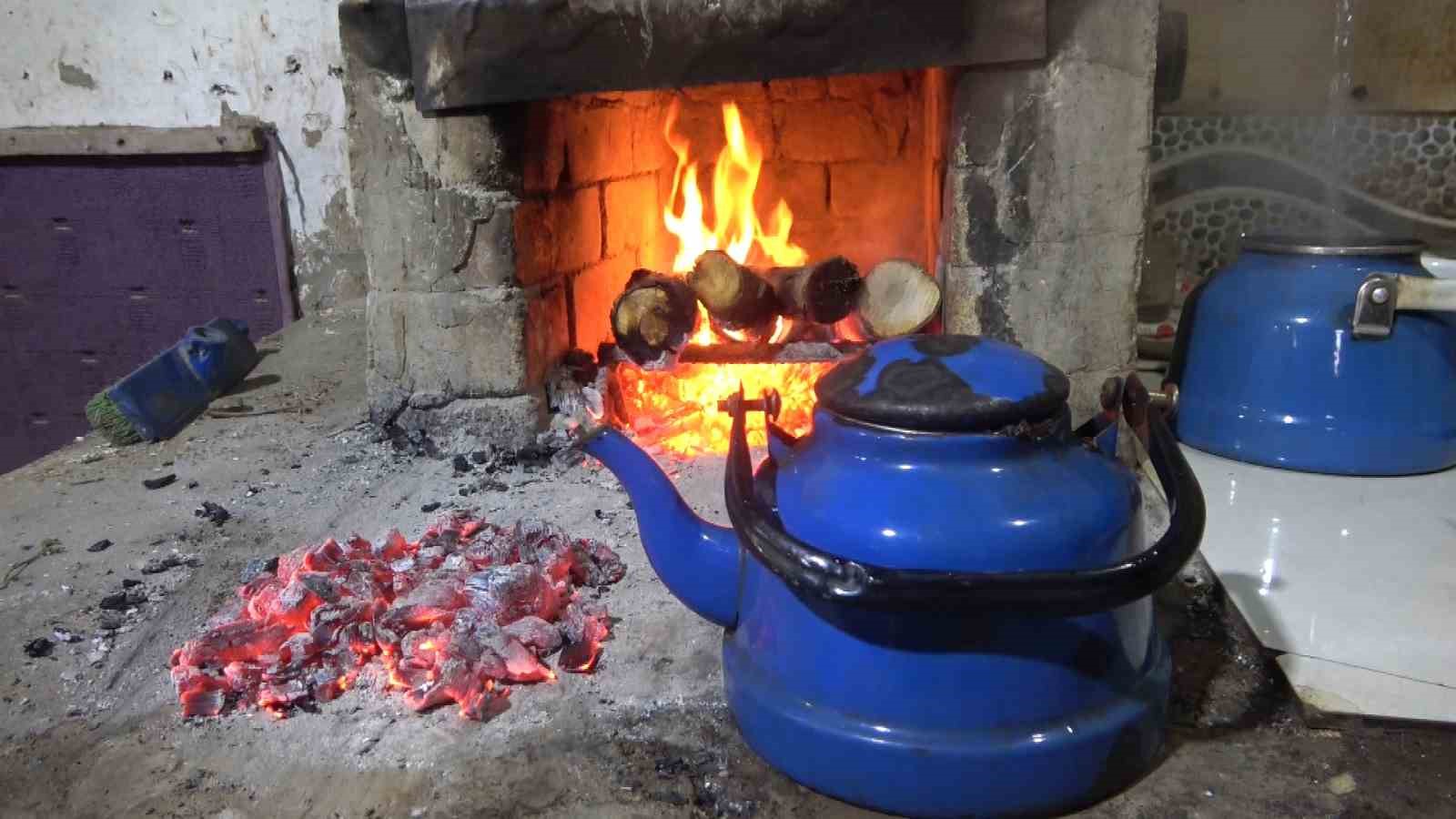 Hasköy’de 40 yıllık çay evi: Kağıt oyunu yok, satranç var
