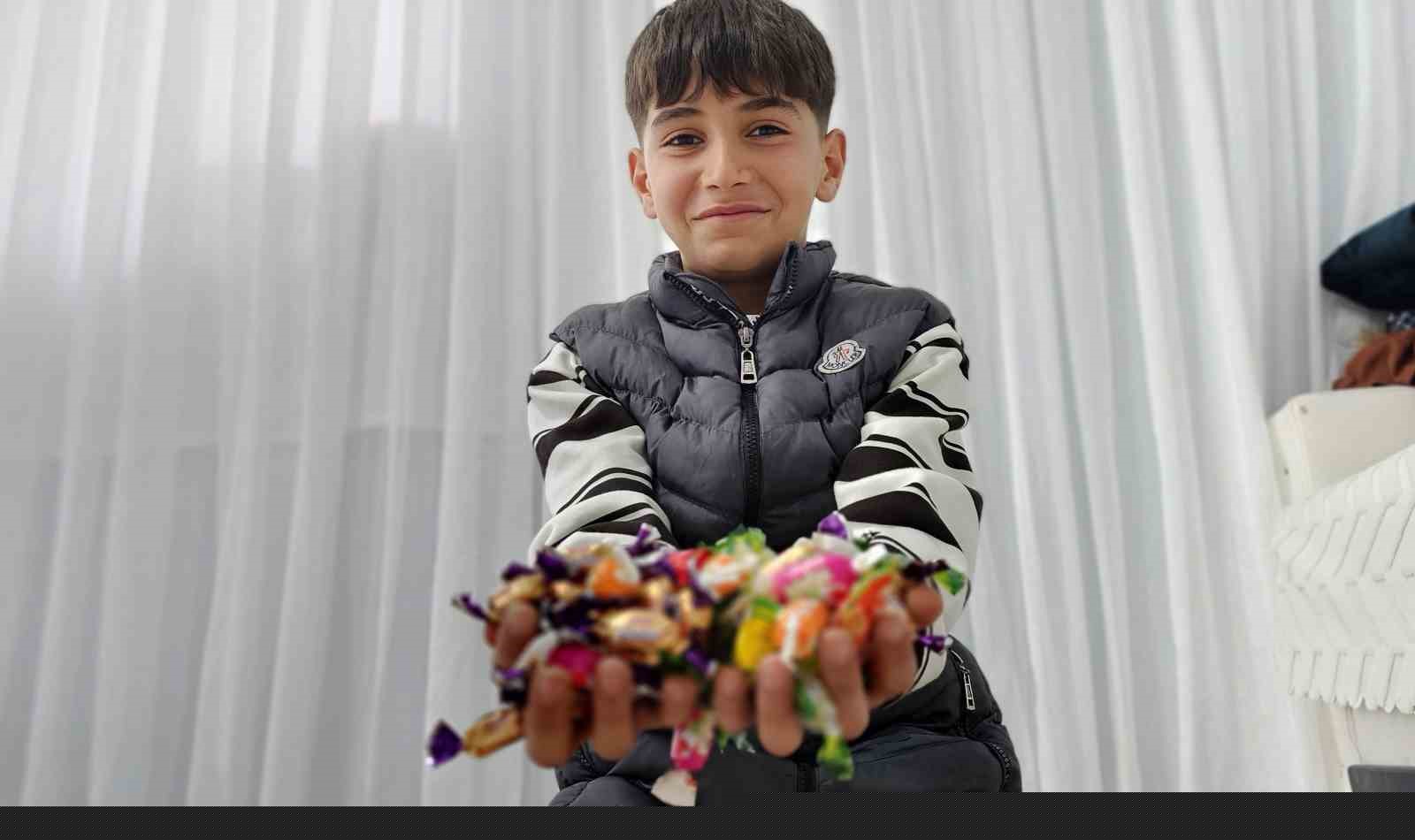 Hasköy’de bayram geleneği sürüyor: Çocuklar kapı kapı şeker topladı
