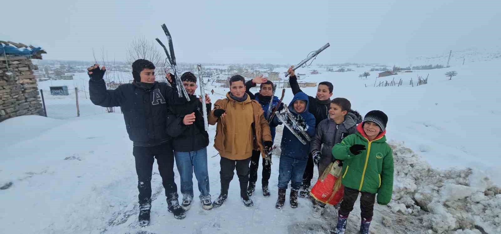 Hasköy’de çocuklar karın keyfini kayarak çıkardı
