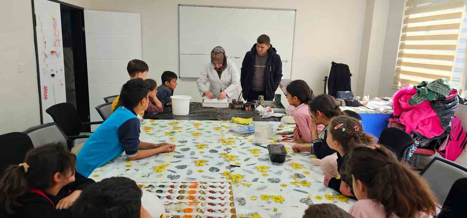 Hasköy’de ebru sanatına yoğun ilgi
