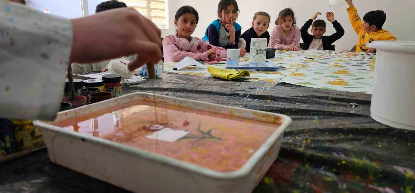 Hasköy’de ebru sanatına yoğun ilgi
