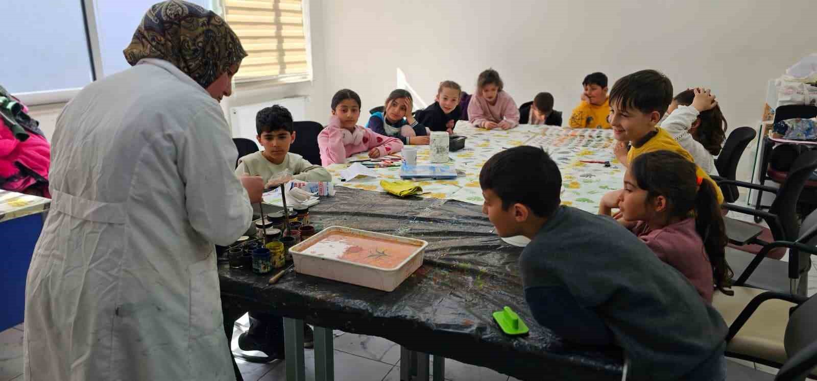 Hasköy’de ebru sanatına yoğun ilgi
