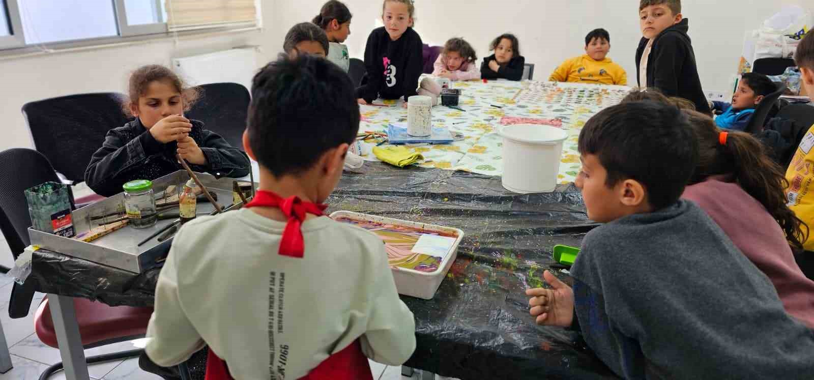 Hasköy’de ebru sanatına yoğun ilgi
