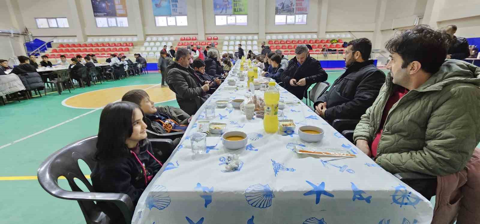 Hasköy’de gençler iftar programında buluştu
