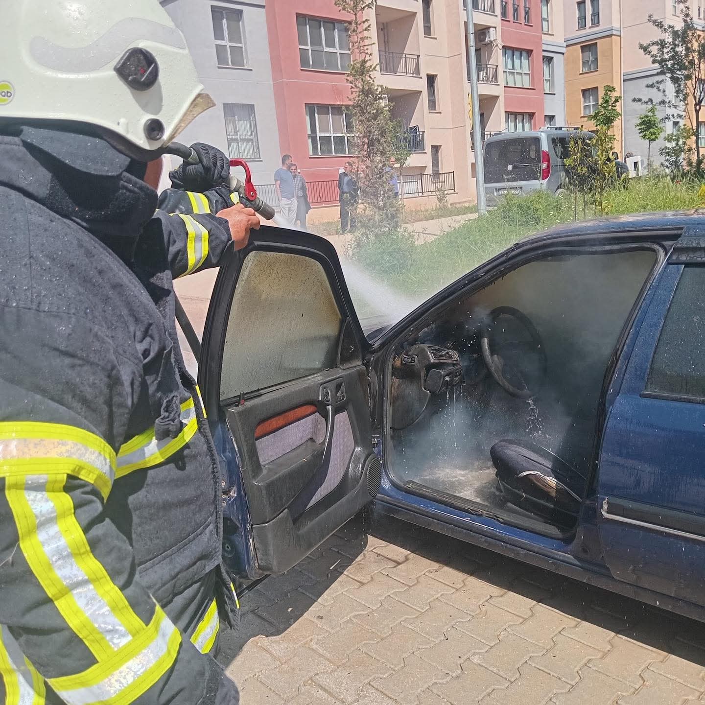 Hassa’da otomobil alevlere teslim oldu
