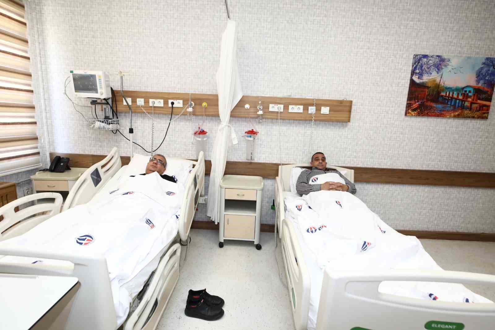 Hasta, doktoruna böbreğini verdi
