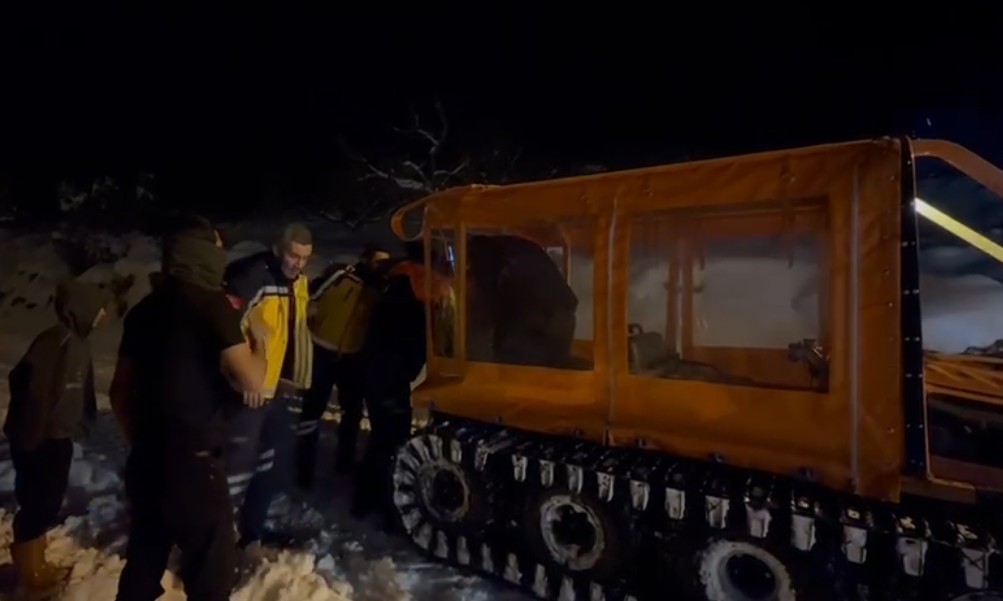 Hasta kadının imdadına paletli araçla AFAD yetişti

