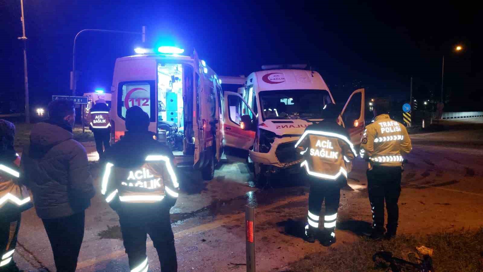 Hasta taşıyan ambulans ile otomobil çarpıştı: 1 yaralı
