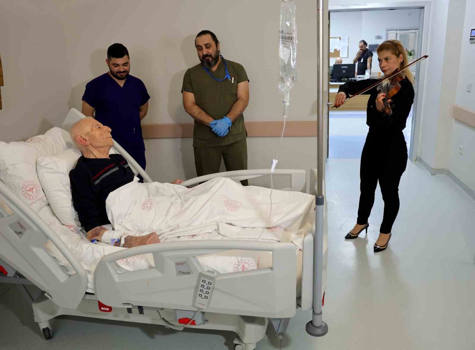 Hasta yakınlarına dualı manevi destek
