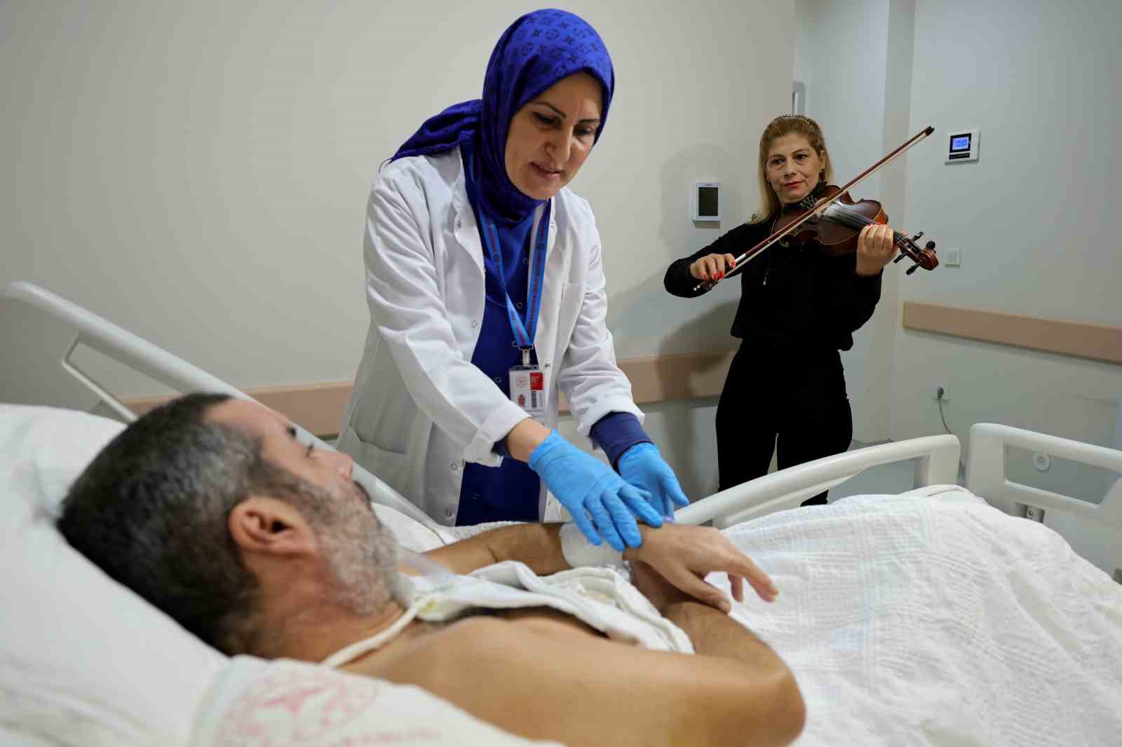 Hasta yakınlarına dualı manevi destek
