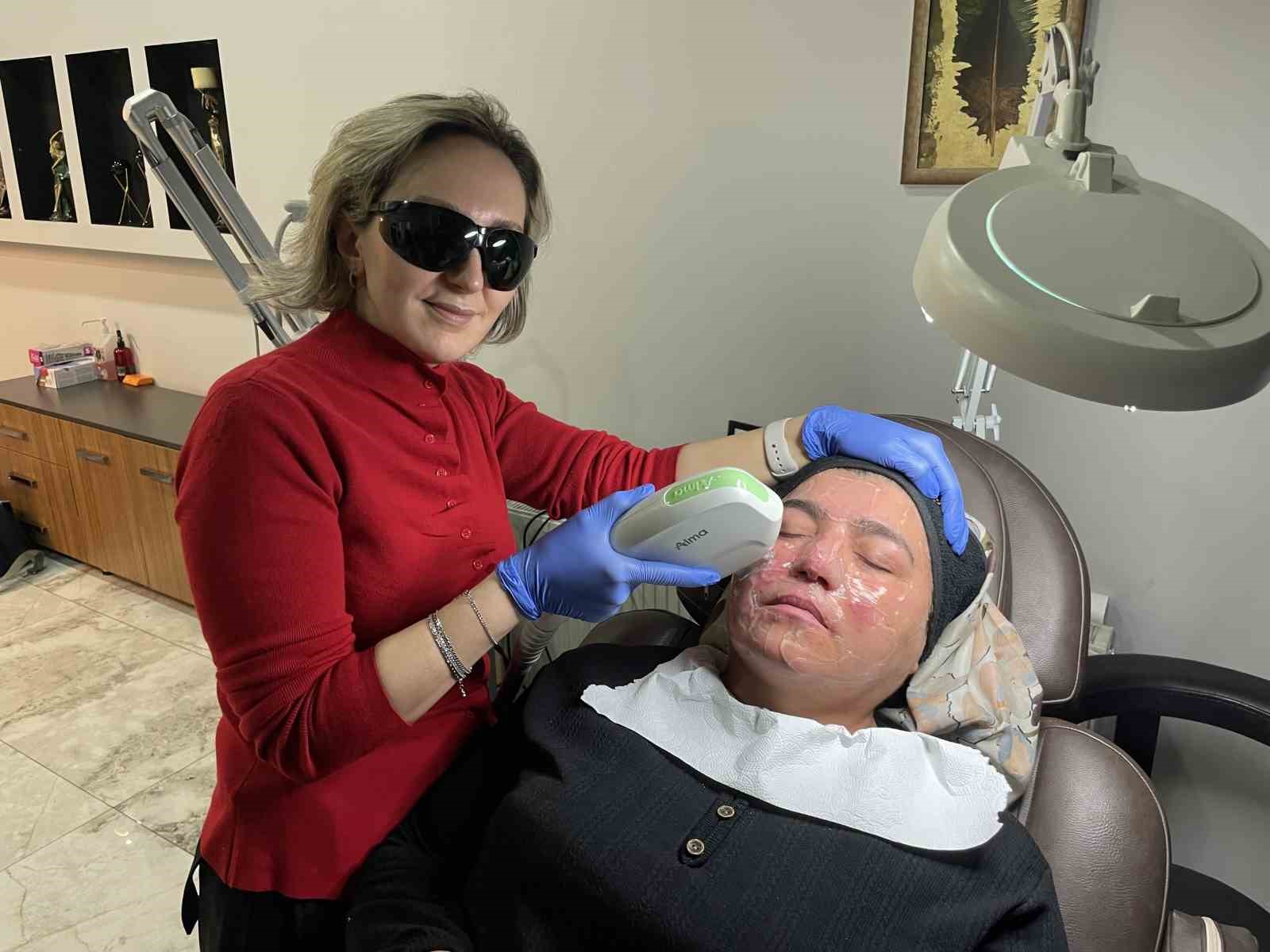 Hastalığı yüzünden yıllarca evden çıkamadı, şimdi ise çekinmeden çıkabiliyor
