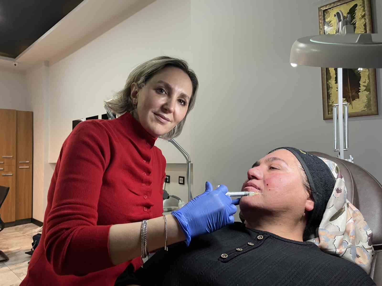 Hastalığı yüzünden yıllarca evden çıkamadı, şimdi ise çekinmeden çıkabiliyor
