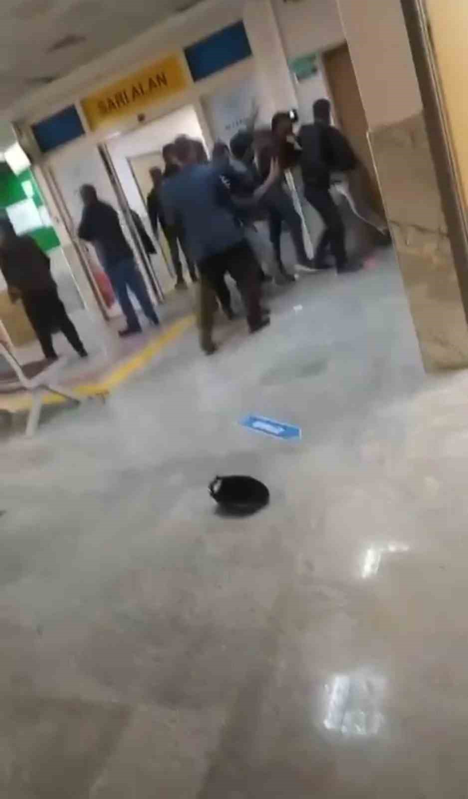 Hastane acilinde kavga kamerada
