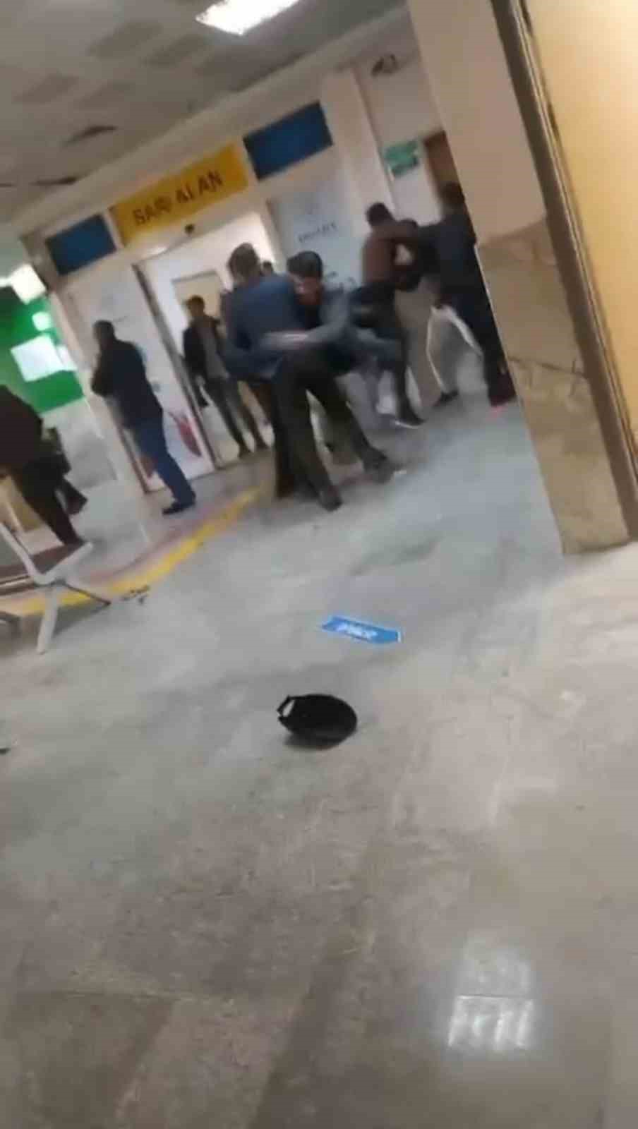 Hastane acilinde kavga kamerada
