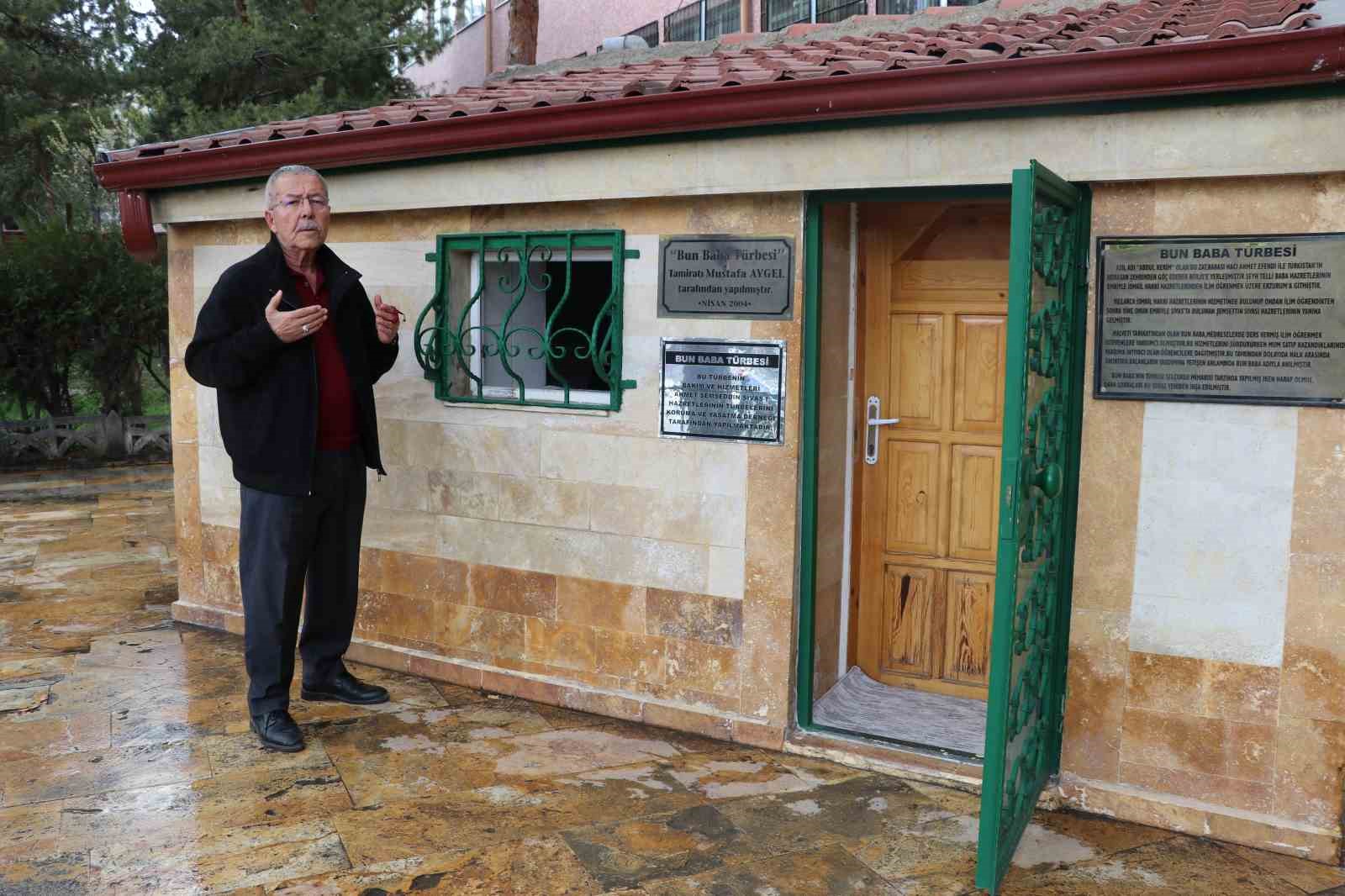 Hastane bahçesinde türbe, rivayetleriyle dikkat çekiyor
