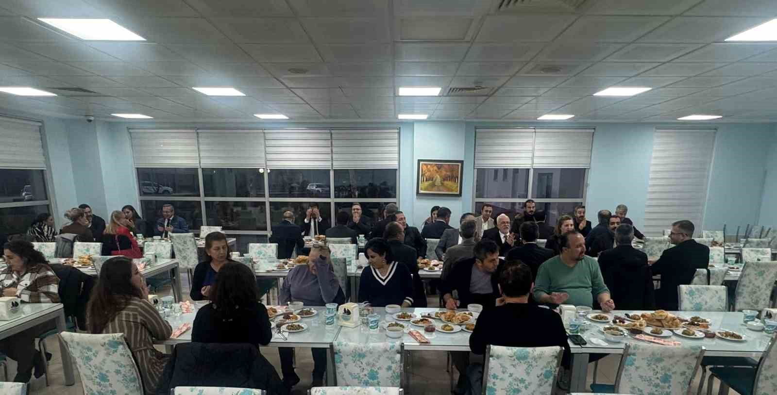 Hastane çalışanları iftar sofrasında bir araya geldi
